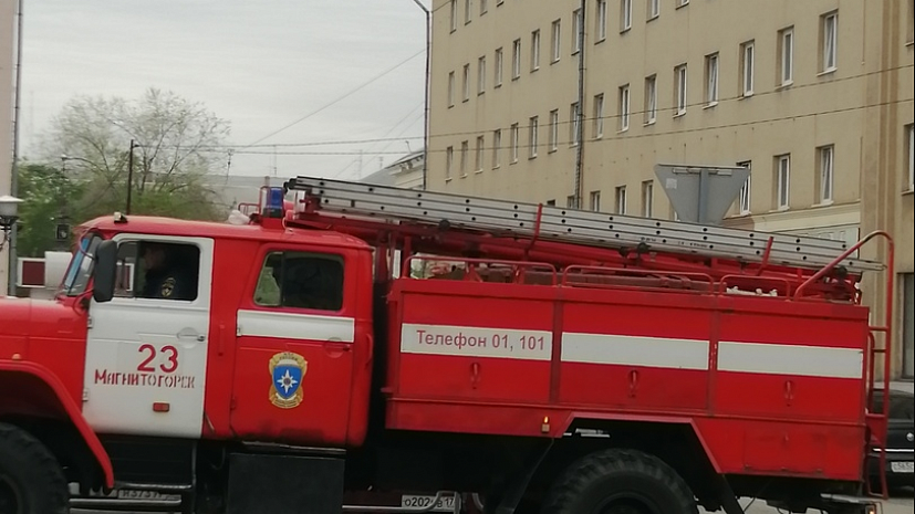 В Челябинской области из-за горящего холодильника эвакуировали сто человек