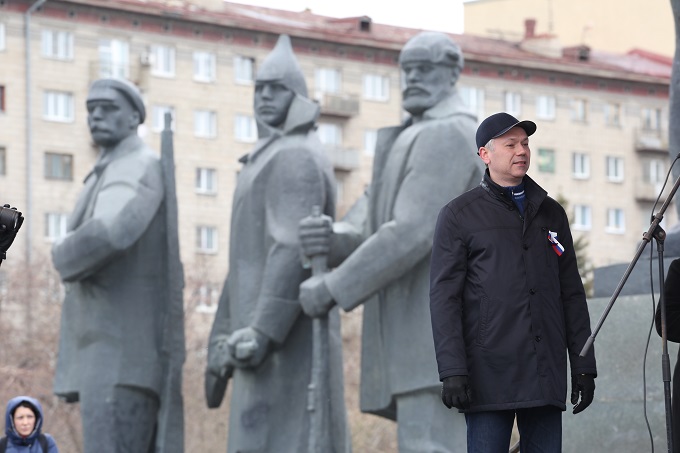 Губернатор Андрей Травников принял участие в праздновании дня Весны и Труда