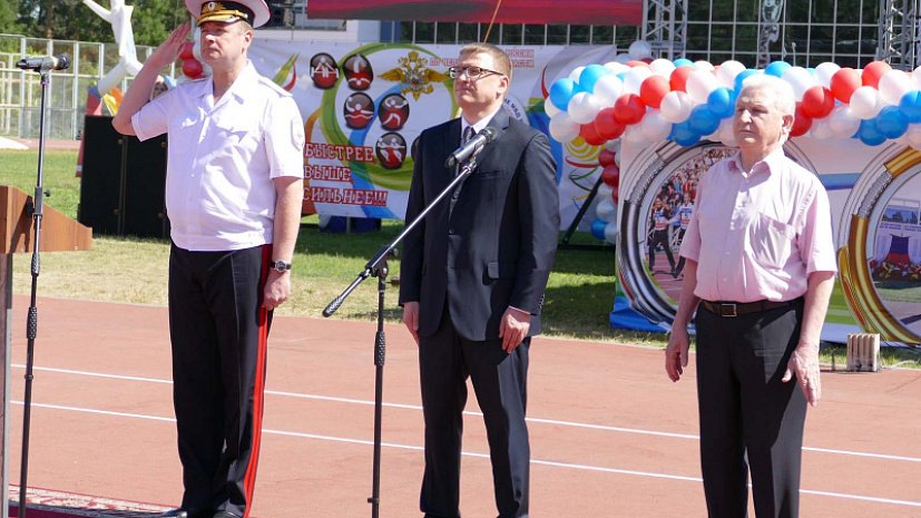 В Челябинске тысячи полицейских посетили мемориал имени Виталия Масленникова