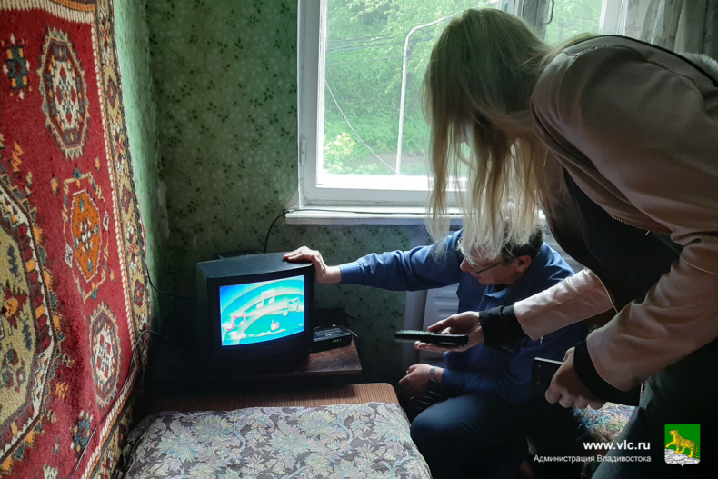 Владивостокским пенсионерам оказана помощь в настройке телевидении