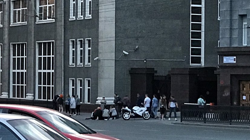 В Челябинске разыскивают автоледи, сбившую мотоциклиста