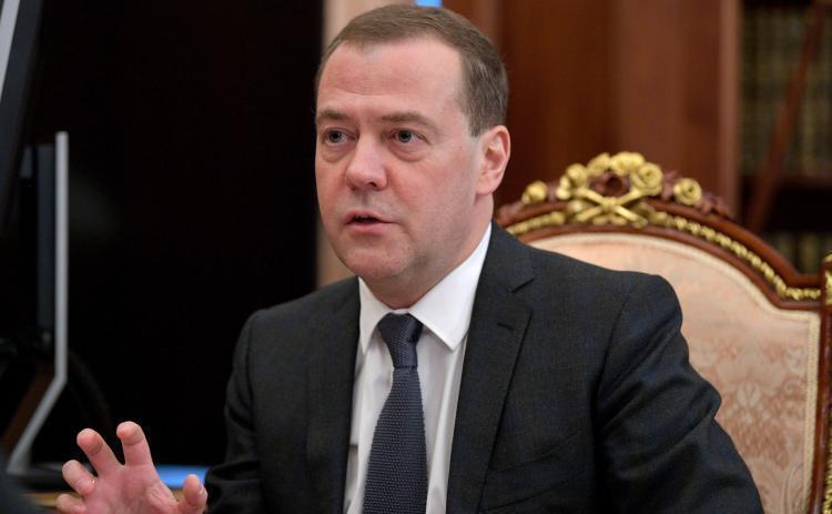 Медведев запретил повышать цена на ЖКХ