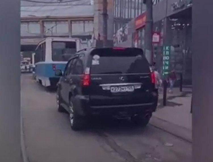 Во Владивостоке женщина на Lexus возмутила общественность грубым нарушением
