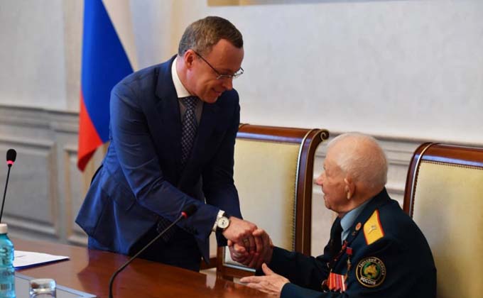 Героя СССР Александра Анцупова поздравили в областном правительстве