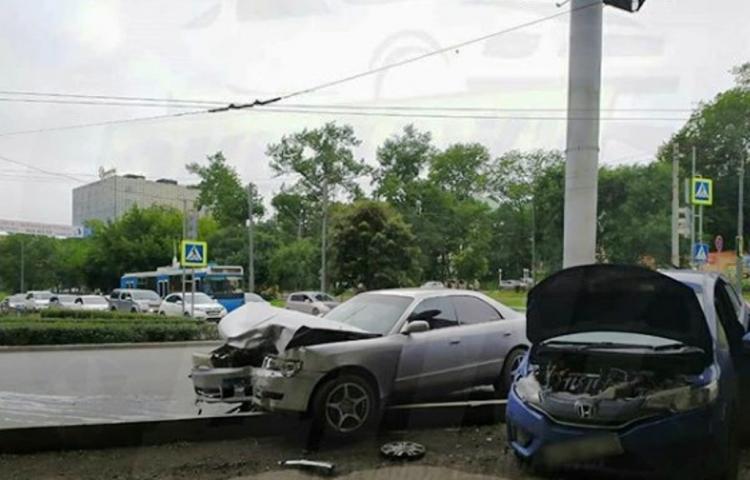 Автомобили пострадали в жёстком ДТП во Владивостоке