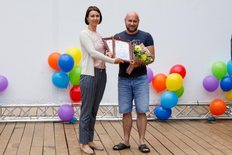 Многоквартирным домам Владивостока вручили денежные сертификаты от мэрии