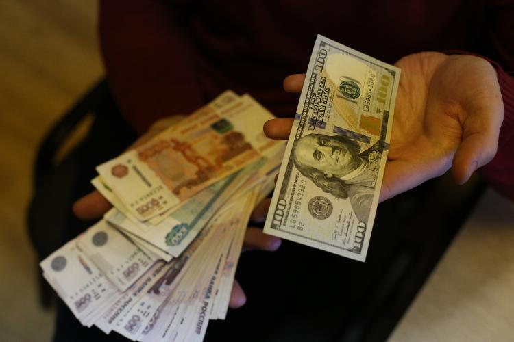 Рублю дали передышку перед неизбежной девальвацией