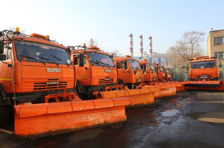 Главе Владивостока доложили о готовности городских служб к зиме