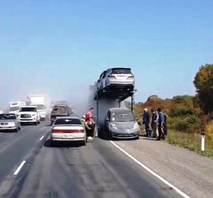 Установлены подробности возгорания автовоза на трассе в Приморье