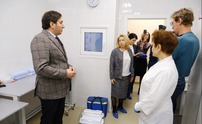Министр здравоохранения открыл обновленную лабораторию областного наркодиспансера