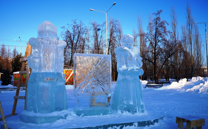 16 тонн льда пошло на строительство новогоднего городка-2020 в Бердске