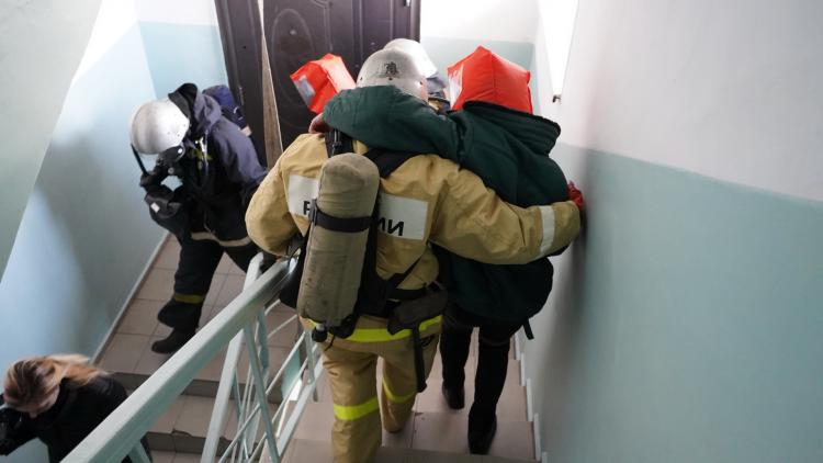 В Приморье более 50 человек эвакуировали при пожаре в многоэтажном доме