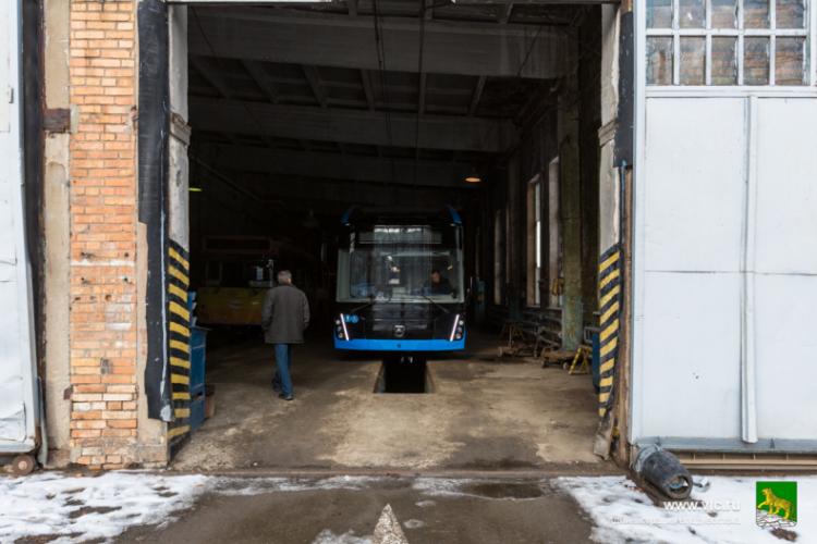 Во Владивосток доставили первый электробус