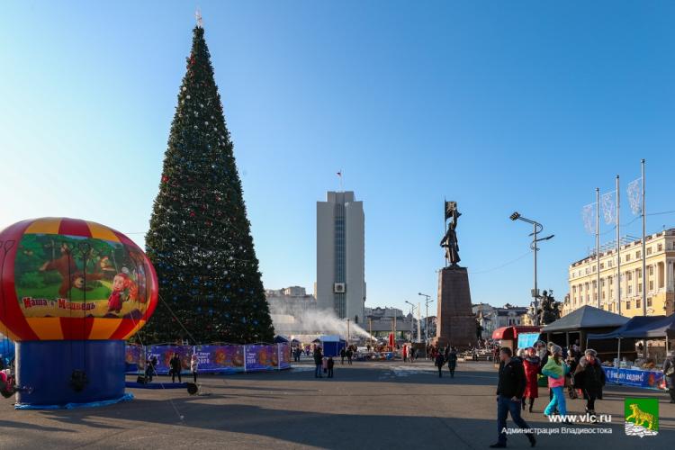 Больше снега: центральной площади Владивостока еще отсыплют