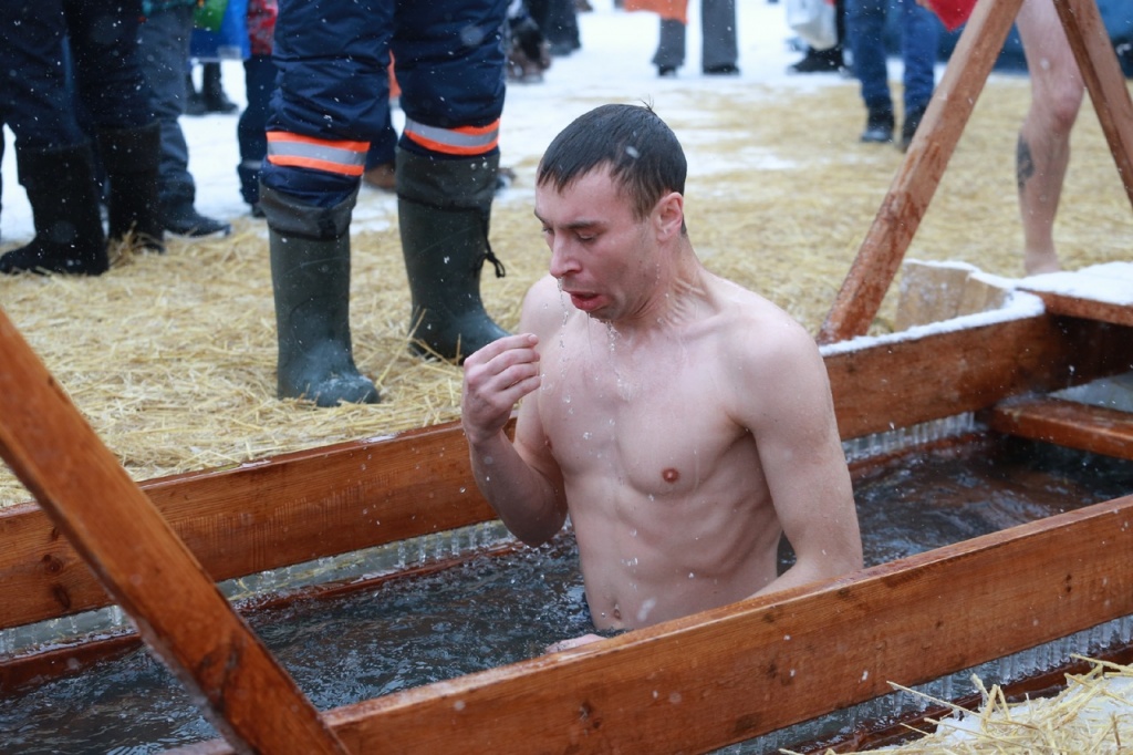 Тысячи новосибирцев окунулись в купели на Крещение-2020