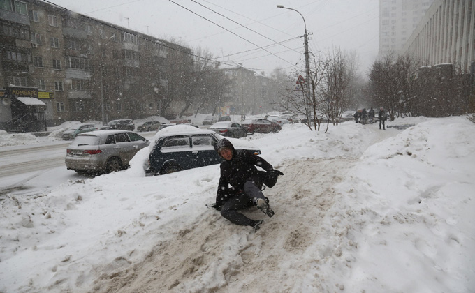 Безумие обледенелых тротуаров: пять моментов добитого снегом Новосибирска