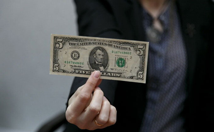 Доллар перевалил за 80 рублей, эксперты прогнозируют дальнейший рост