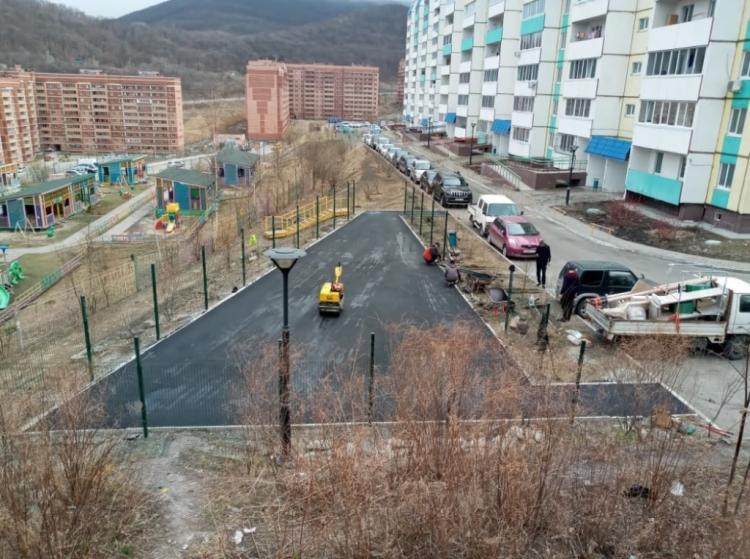 Ремонт дворов идет по 12 адресам во Владивостоке