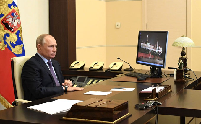 Путин раскритиковал портал Госуслуг, упавший от наплыва родителей