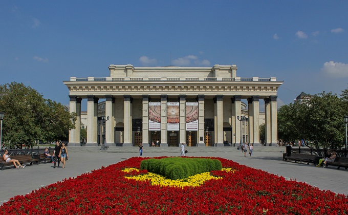 Ровесник Великой Победы - 75-лет оперному театру в Новосибирске