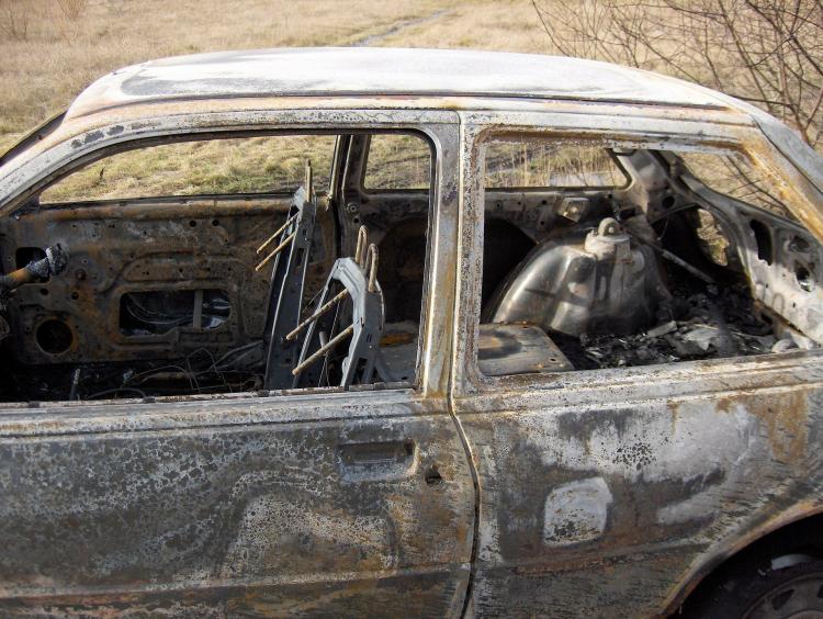 Во дворе дома во Владивостоке сгорел автомобиль