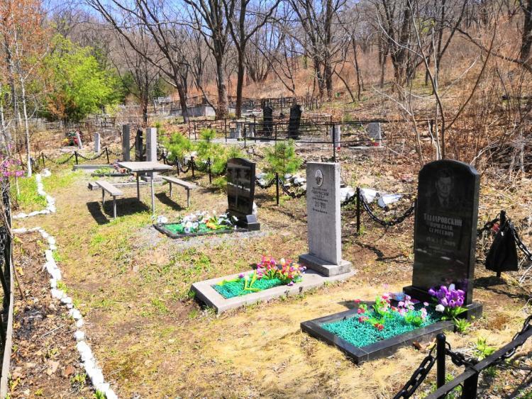 Во Владивостоке отменён конкурс могильщиков