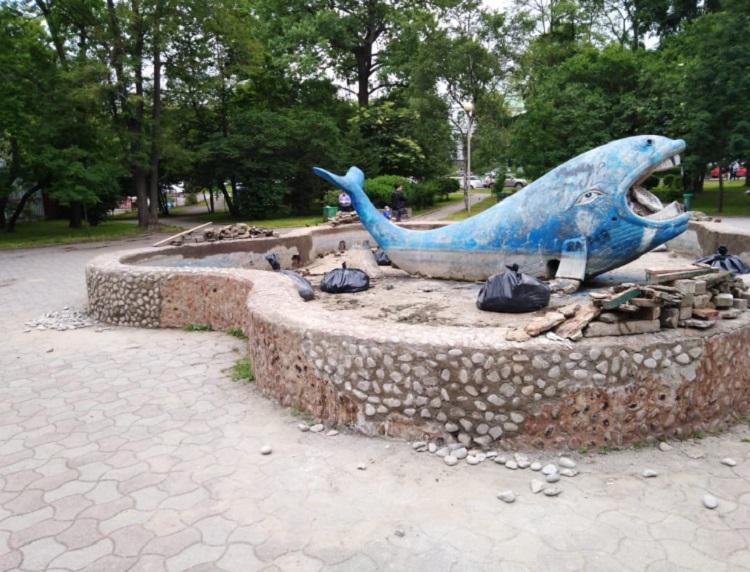 Во Владивостоке восстановят скульптуру кита в сквере на Второй Речке