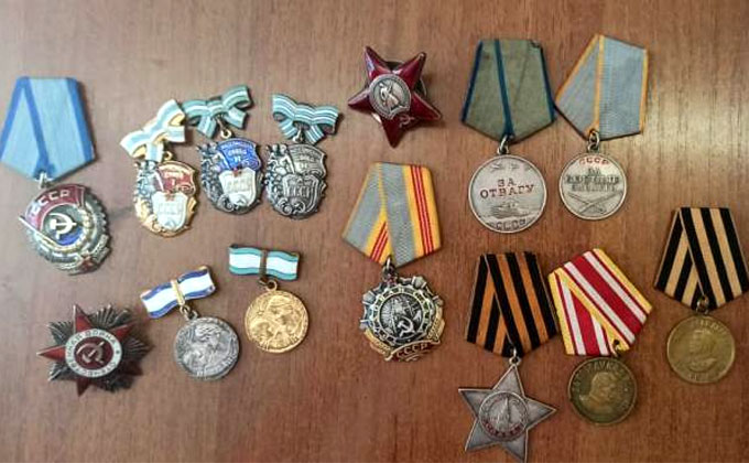 Покупка медалей в интернете обернулась для новосибирца уголовным делом