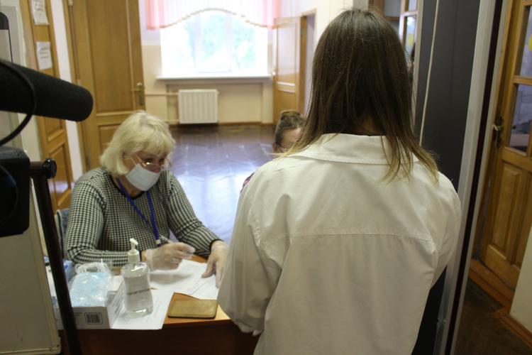 В Приморье «Единая Россия» помогает соблюдать санитарные нормы на ЕГЭ