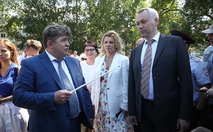 Комплексный подход в благоустройстве дворов показали губернатору в Бердске