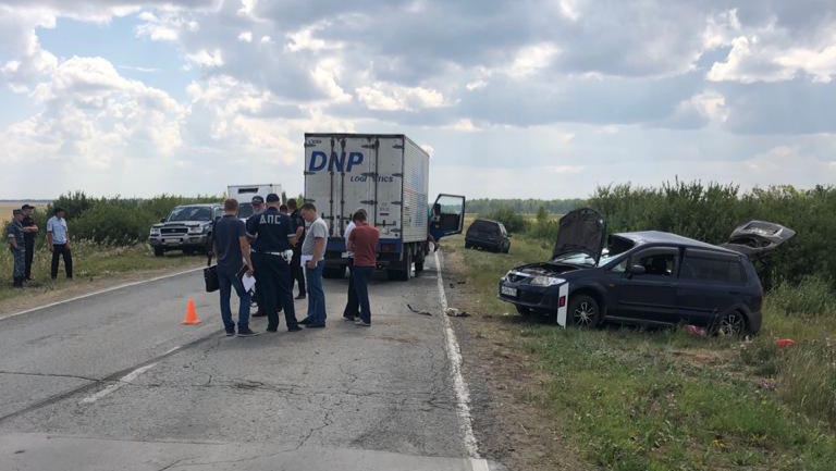 Четверо погибших, двое в больнице: ДТП с грузовиком в Новосибирской области