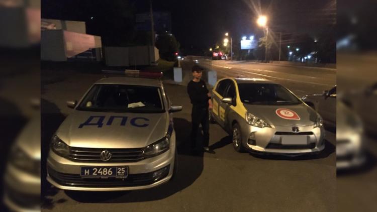 В Приморье таксист попался на взятке сотруднику ДПС