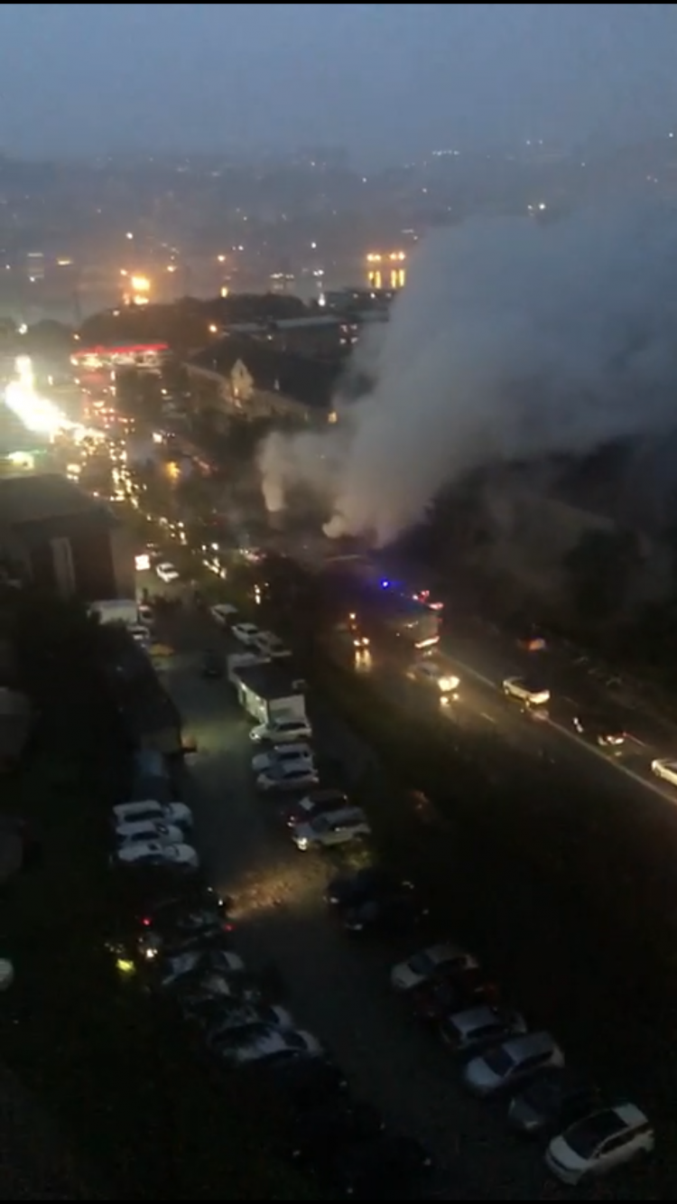 Повыбивало окна: Во Владивостоке произошёл взрыв на теплотрассе