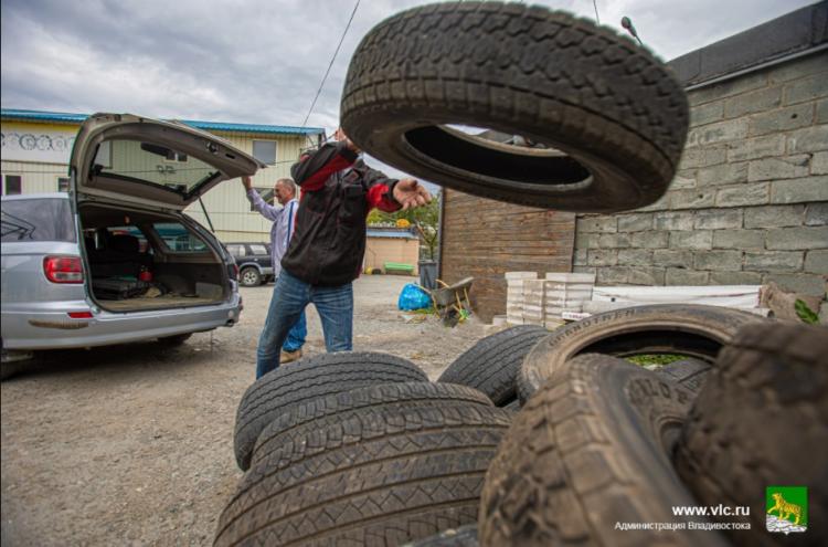 Почти три тысячи шин сдали на утилизацию жители Владивостока
