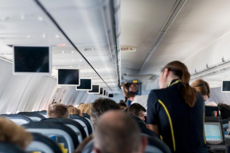 Бывшая российская стюардесса рассказала правду о вреде телефонов на борту