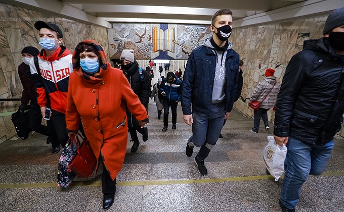 «Безмасочников» стало в 5 раз меньше в метро Новосибирска
