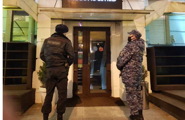 Кафе и рестораны Владивостока закроют, если они нарушат эпидправила