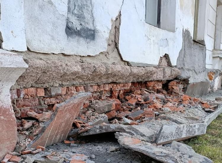 Помогите! На носу зима! : в Приморье разрушается жилой многоквартирный дом
