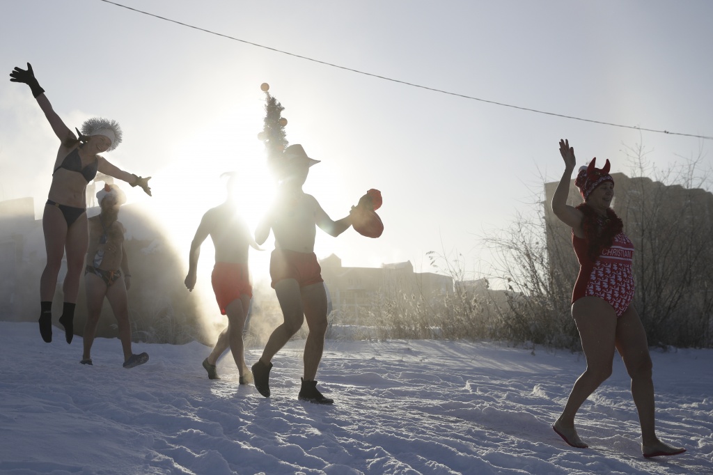 «-33, ощущается как -45»: новосибирцы массово искупались в лютый мороз