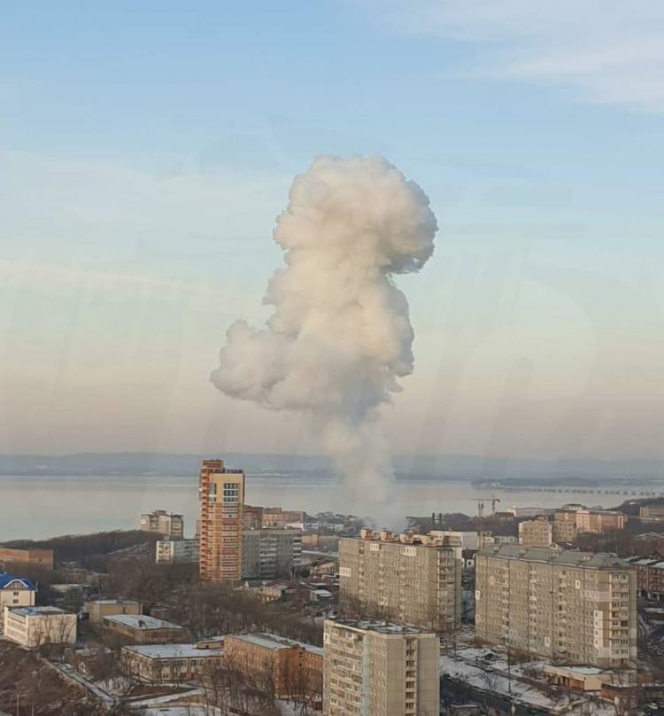 «Пламя было метра четыре»: взрыв прогремел во Владивостоке