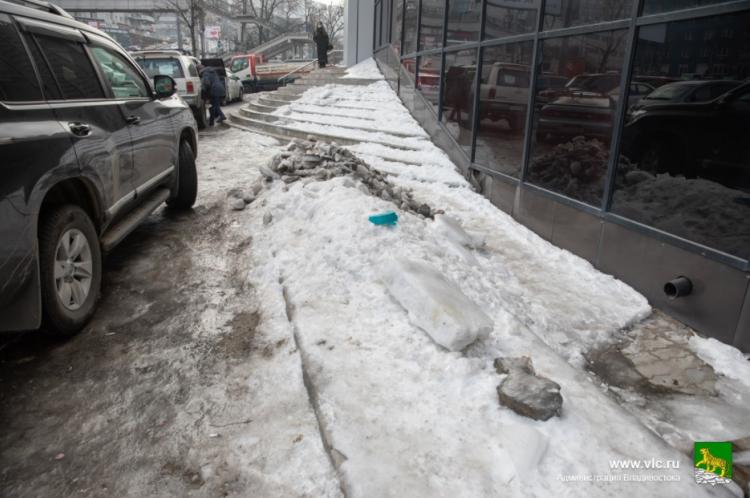 За неубранный снег во Владивостоке составлено более 50 протоколов