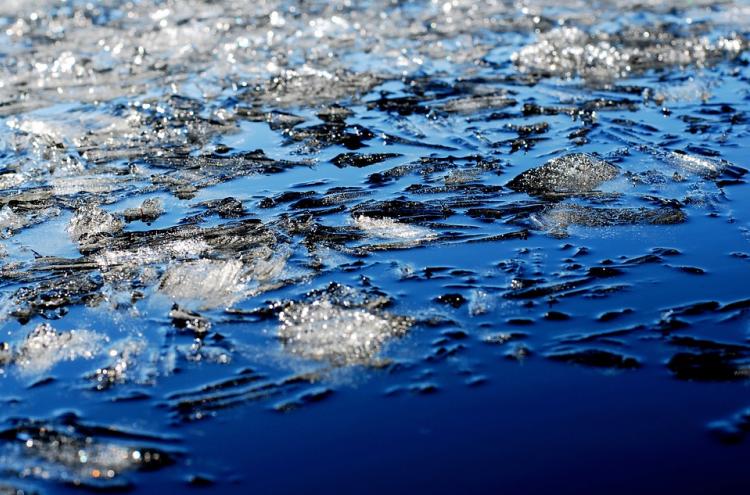 «Очень красиво»: ледяные узоры природного памятника оценили приморцы