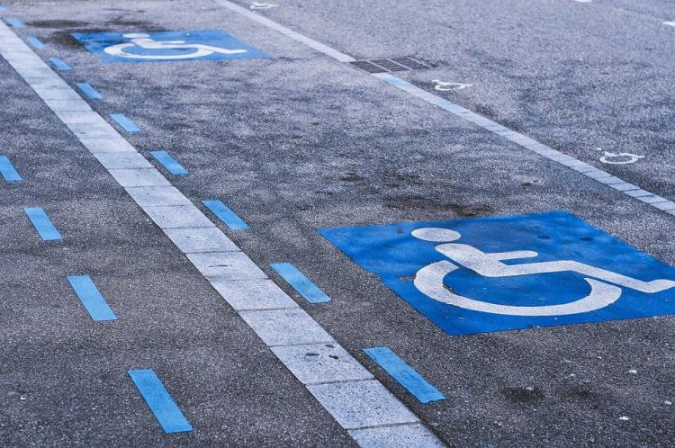 «Паркуюсь, где хочу»: женщина из Владивостока заняла место для инвалидов