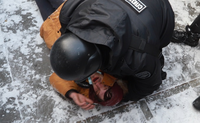 Сотрудники полиции спасли жизнь одному из протестантов в Новосибирске