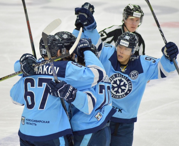 Хоккейная «Сибирь» выиграла дома впервые с декабря прошлого года