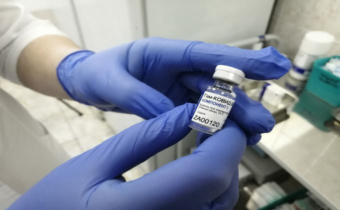 Еще 4 500 доз вакцины «Спутник V» поступили в Новосибирскую область