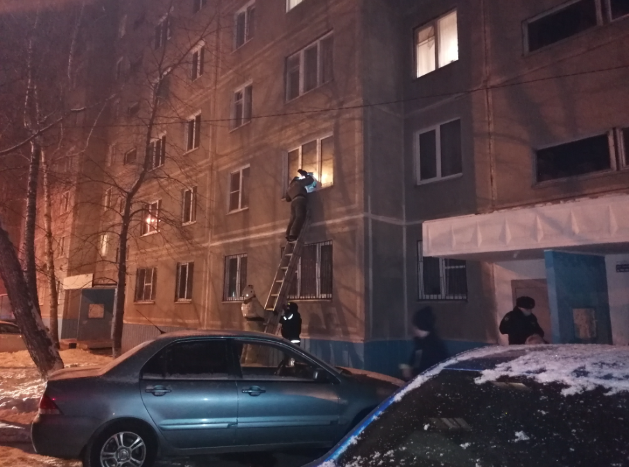 Двое погибших и 20 спасенных: в Челябинске загорелась жилая многоэтажка