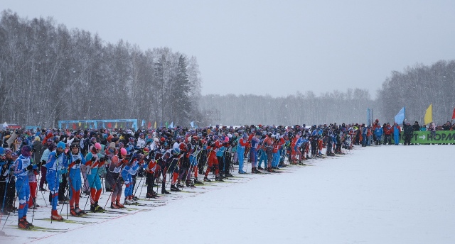 Романтичный старт «Лыжни России-2021» состоялся в Новосибирске