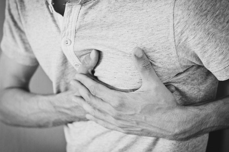 Назван симптом инфаркта, на который обычно не обращают внимания