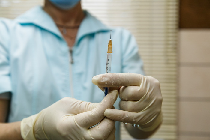 Андрей Травников: «Педагогов нужно вакцинировать в первую очередь»
